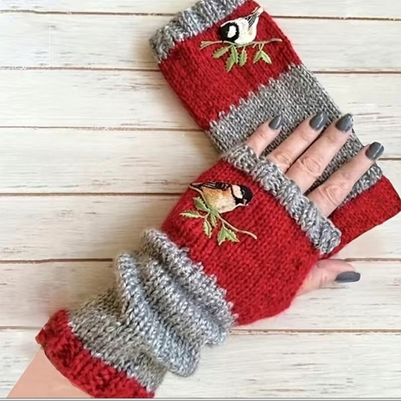 Fingerless Gloves Thumb Holes Olive Green Gray Embroidered Birds Mittens NEW - Picture 7 of 10
